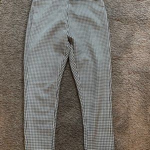 MARI PETITE STRAIGHT HOUNDSTOOTH PATTERN PANTS